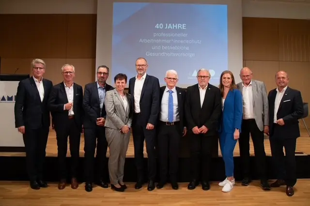 Feierten das Jubiläum: Thomas Königstorfer (TOG), Karl Hochgatterer (ÖGAM), Andreas Berger (Rosenbauer), Sabine Seyfriedsberger (AMD), Andreas Pilsl (LPD), Otmar Griessl (AMD), Hans Salmhofer (AMD), Maria Theiner (ORF), Reinhard Jäger (AMD), Günther Erhartmaier (Wiener Städtische, v.l.n.r.). | Foto: AMD
