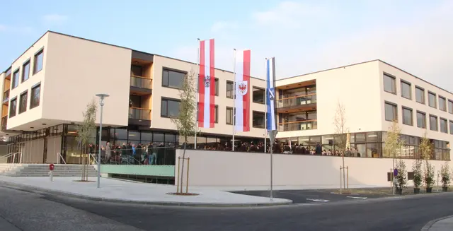 Nach der Aufarbeitung eines Pflegefehlers hat die Marktgemeinde Wattens als Trägerin des Pflegeheimes „Haus am Kirchfeld“ strukturelle und personelle Maßnahmen gesetzt.  | Foto: Walpoth