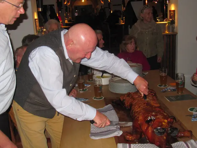 Ausflug nach Murnau - zur Wieskirche und einer Bootfahrt am Staffelsee
Spanferkel-Essen im Griesbräu - Obm.Hans Ramsauer !