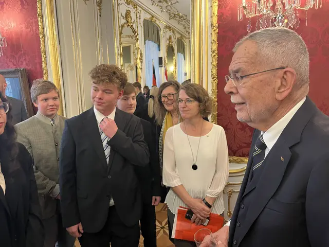 Diese Woche zu Gast beim Empfang des Bundespräsidenten Alexander Van der Bellen: Tobias Seehaus, Elias Scheibstock und Konstantin Lütgenau, Schüler am Gymnasium Neusiedl am See | Foto: z.V.g. Foster Europe Foundation