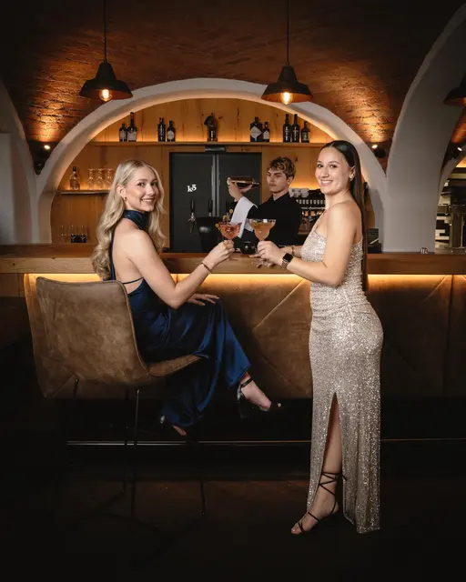 Die Maturantinnen und Maturanten befinden sich in den letzten Vorbereitungen und freuen sich auf viele Besucher. | Foto: Sebastian Stahrl