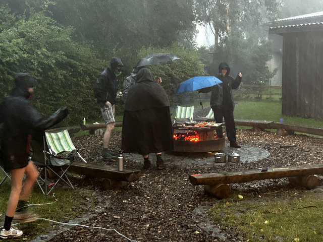 Pfadfinder:innen sind bekanntlich wetterfest – und das gilt auch in Hötting.  | Foto: Pfadfinder:innen Hötting