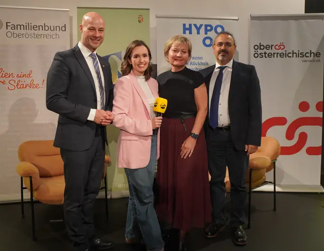 Martin Hajart, Landesobmann OÖ Familienbund, Moderatorin Antonia Baco, Renate Katzmayr, Leiterin OÖ Familienreferat und Kurosch Yazdi-Zorn, Leiter der Klinik für Psychiatrie mit Schwerpunkt Suchtmedizin am Kepler Universitätsklinikum Linz (v.l.n.r.). | Foto: OÖ Familienbund