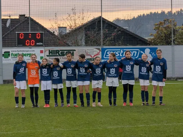 Die SG Wolfsbach vereint Mädchen aus sechs Vereinen – hier beim Heimspiel im Waldstadion. Der Mädchenfußball in der Region gewinnt spürbar an Dynamik. | Foto: Georg Gruber (Sportunion Wolfsbach)