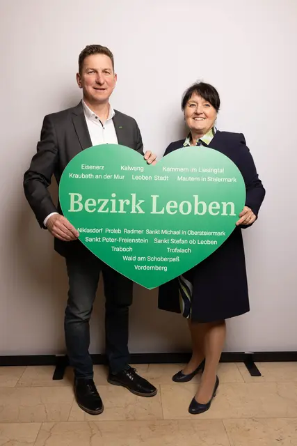 "Wir brauchen eine starke Steiermark in einem sicheren Europa!": Nationalratsabgeordneter Andreas Kühberger und Landeshauptmann-Stellvertreterin Manuela Khom verdeutlichen, wie wichtig die Regionalförderung der EU für die einzelnen Regionen, unter anderem für den Bezirk  Leoben, ist.  | Foto: Benjamin Gasser