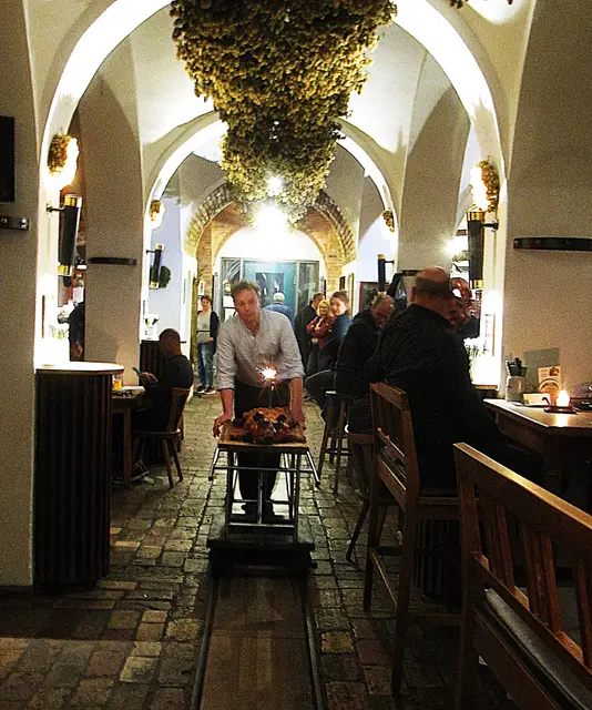 Ausflug nach Murnau - zur Wieskirche und einer Bootfahrt am Staffelsee
Spanferkel-Essen im Griesbräu 