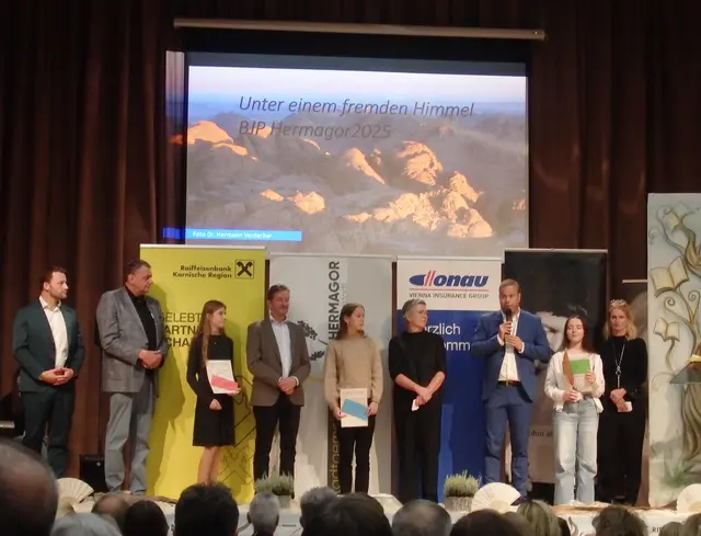 Alle drei Preisträger der 1. Gruppe mit Sponsoren und Laudatoren | Foto: Bachmann Junior Preis