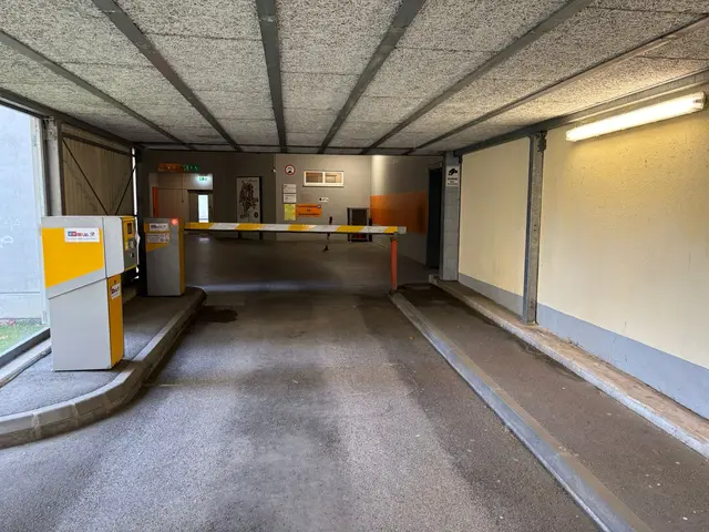 Nach der Umstellung wird es bei der Ein- und Ausfahrt im Parkhaus in Mürzzuschlag keinen Schranken mehr geben.  | Foto: MeinBezirk/Angelina Koidl