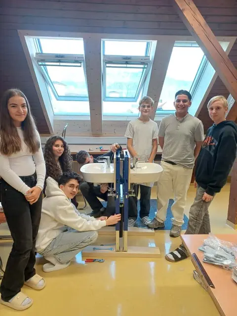 Mit viel Begeisterung und Neugier nahmen die Jugendlichen am Workshop „Wirtschaft macht Schule“ teil. | Foto: kommbleib Salzburg