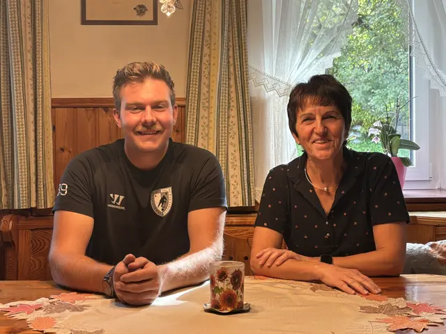 Gregor Fheodoroff und Elisaebth Wutte beim Ratscha in St. Margareten im Rosental.  | Foto: MeinBezirk.at