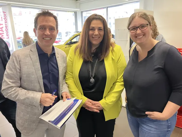 Harald Sorger und Lydia Vogelsberger (beide Bürgerliste Jetzt) und Sandra Trittinger (Geschäftsführung von McDonalds Leobersdorf, einem wichtigen Sponsor von Mobileo) | Foto: Gabriela Stockmann