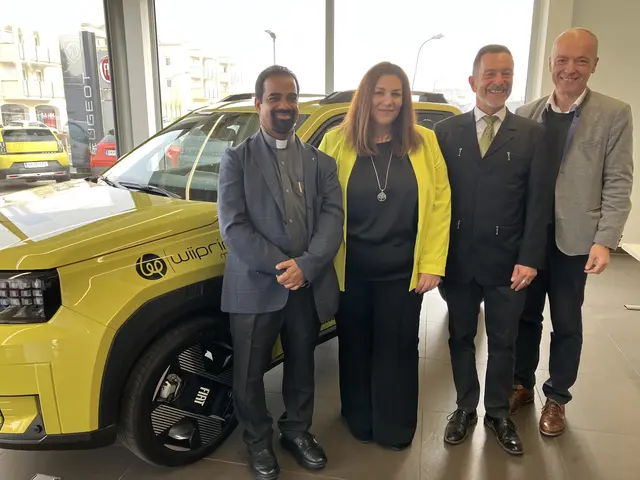 Pater Joy, Mobileo-"Macherin" Lydia Vogelsberger, Gregor Gerdenits (Evang. Kirche Bad Vöslau) und Bürgermeister Andreas Ramharter | Foto: Gabriela Stockmann