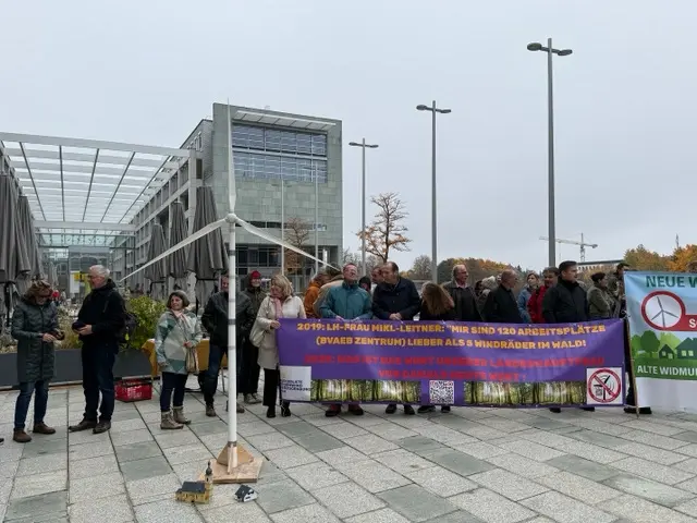 Die Gruppe kündigte weiteren (friedlichen) Widerstand an.  | Foto: Reinwald