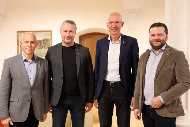 v.li.n.re.: Hannes Zimmermann, Bürgermeister Peter Molnar, Baumeister Hannes Erber und Finanzdirektor und KIG-Geschäftsführer Markus Holzinger | Foto: Stadt Krems
