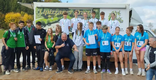 Die MS Gleinstätten stand beim Crosslauf-Staffelbewerb ganz oben am Siegerpodest. | Foto: MS Gleinstätten
