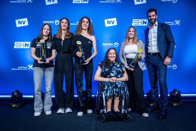 Nina Skerbinz, Anna-Maria Alexandri, Eirini-Marina Alexandri, Claudia Lösch, Sandra Kaufmann und LH-Stellvertreter Udo Landbauer. | Foto: Redshift Media