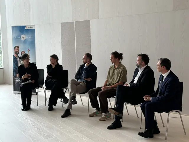 Im Rahmen einer feierlichen Preisverleihung im UMAK – Universität Mozarteum am Kurgarten, wurde der Salzburg AG-Kunstpreis an Lukas Stangl verliehen. Unter dem Motto „Datengeflüster: Das Unsichtbare sichtbar machen“ überzeugte Lukas Stangl die Fachjury mit seinem Projekt.  | Foto: Lisa Gold