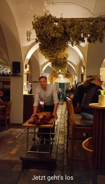 Ausflug nach Murnau - zur Wieskirche und einer Bootfahrt am Staffelsee
Spanferkel-Essen im Griesbräu 