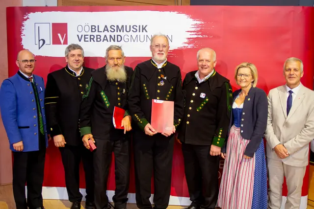 Zahlreiche Musiker aus dem Bezirk Gmunden wurden in Bad Ischl vom OÖ Blasmusikverband geehrt. | Foto: OÖBV Gmunden