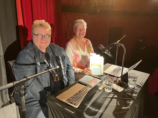 Astrid Berger und Beate Jorda (r.) vor der Lesung | Foto: Stockmann