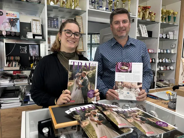 Übergabe des neuen TrauDich-Magazins an Juwelier Mayerhofer in Hollabrunn. | Foto: Monika Kirchhauer