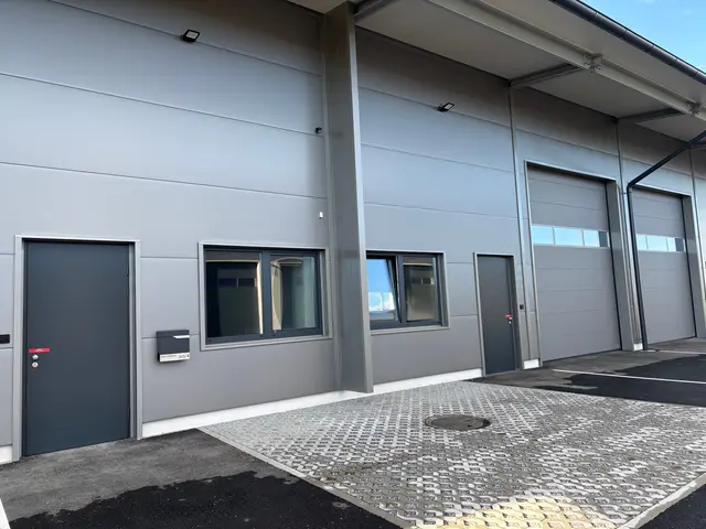 Eine größere bzw. zwei kleinere Hallenflächen stehen noch zur Verfügung, der Rest ist vermietet. | Foto: Almer