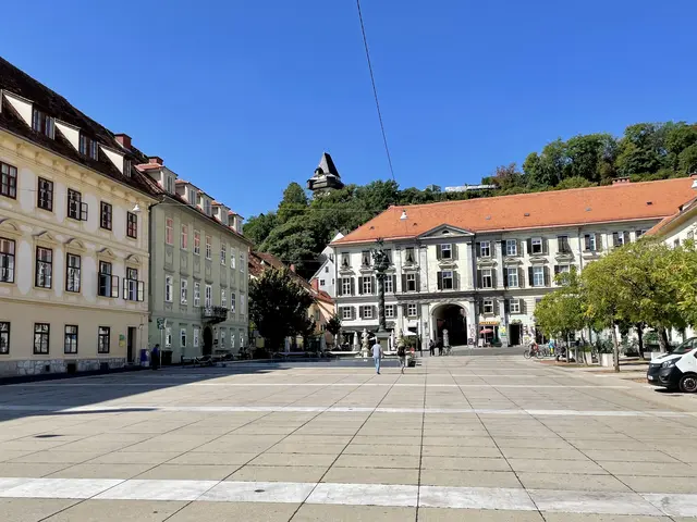 Die Pestsäule findet sich unterdessen heute am Karmeliterplatz (Mitte des Fotos). | Foto: MeinBezirk/Andreas Strick