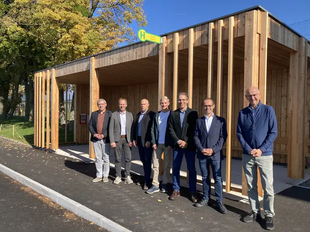 Aufgrund der hohen Schülerfrequenz - für mehr Sicherheit und Komfort - sanierte man die Haltestelle beim Gymnasium Dachsberg. 
 | Foto: Gemeinde Prambachkirchen