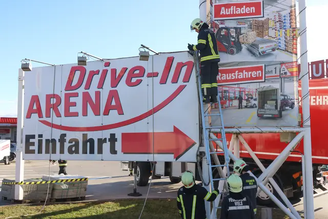 Der Wetterumschwung und Sturmtief "Joshua" machten es den Einsatzkräften in der Region Wels nicht einfach. | Foto: laumat.at