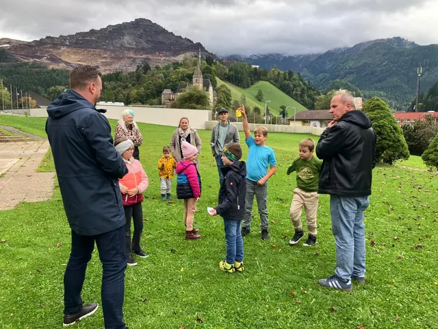 Beim ersten Termin erforschten die Kinder das Gelände als „Spielplatzdetektive“ und dokumentierten, was für Spiel, Bewegung, Treffen und Natur noch fehlt. | Foto: Fratz Graz
