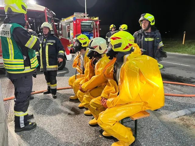 Spezialkräfte der Schadstoffgruppen übten gemeinsam. | Foto: FF Waidhofen/Thaya