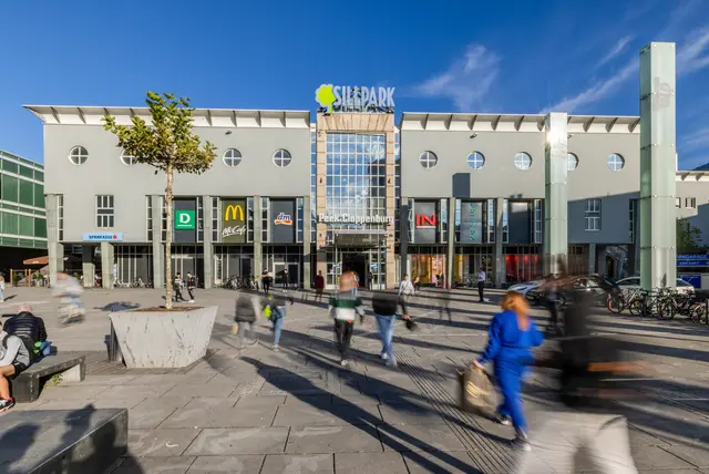 Feiern Sie 35 Jahre SILLPARK mit uns! Schon ab einem Einkauf von 7 Euro können Sie Lose sammeln und mit etwas Glück das GOLDEN TICKET gewinnen. | Foto: Thomas Steinlechner