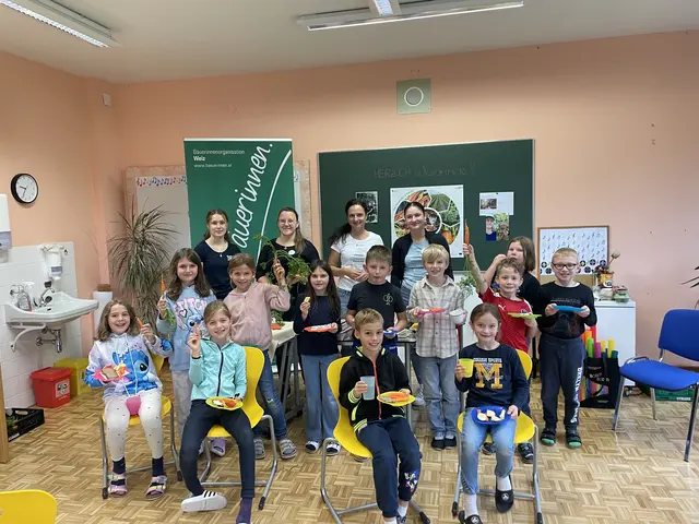 Maximal praxisnahen Unterricht genossen die Schülerinnen und Schüler in Passail gemeinsam mit den Bäuerinnen.  | Foto: LK Steiermark
