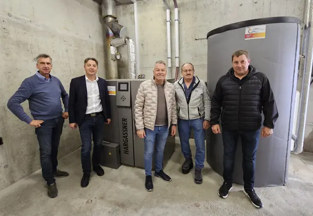 Manfred Feichtinger (Vorstandsmitglied DLZ-4-Sonnen), Georg Gattringer (Vorstandsmitglied DLZ-4-Sonnen), Erich Priewasser (Obmann DLZ-4-Sonnen), Franz Bernroitner (Vorstandsmitglied DLZ-4-Sonnen), Andreas Kronberger (Bauhofleiter DLZ-4-Sonnen) | Foto: Gemeinde Höhnhart