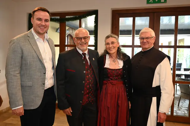 Martina und Leopold Habres, StR Michael Capek und Pater Amadeus. | Foto: 2025psb/sap