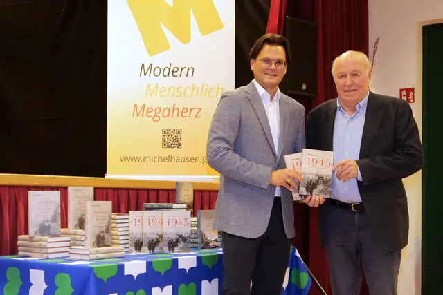 Bürgermeister Bernhard Heinl mit Herbert Lackner | Foto: Marktgemeinde Michelhausen