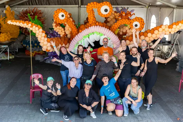 Van Niehoff kreiert faszinierende Skulpturen aus Ballons. | Foto: Privat