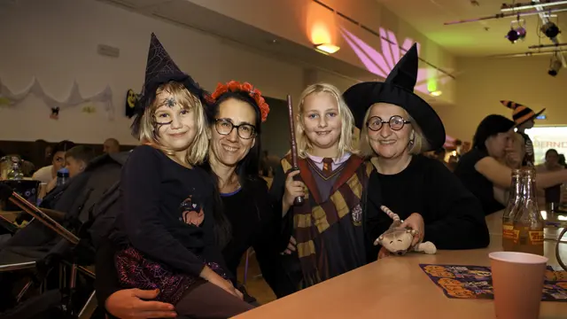 Waldtraud (Manuela Hinterreiter) mit Trude und Gerti sowie Bibi Bloxberg | Foto: Markus Achleitner