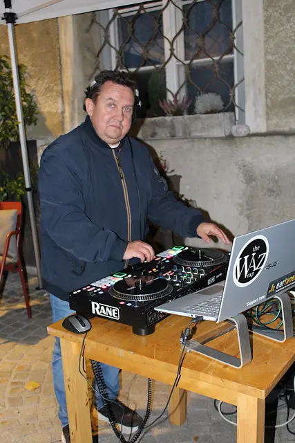 DJ Waz sorgte für stimmigen Sound.