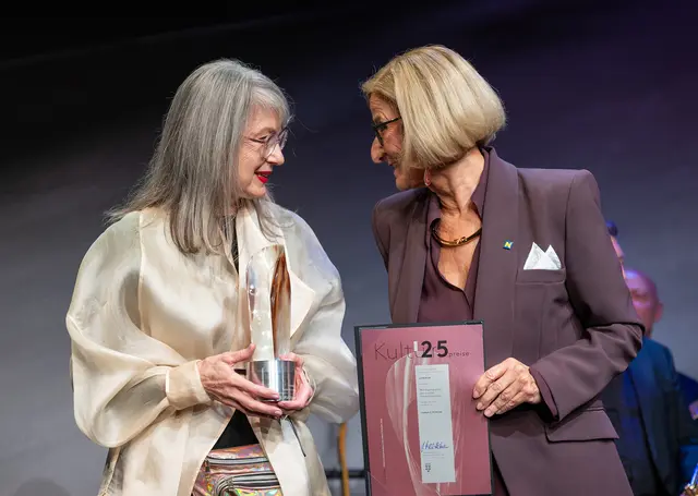 Würdigungspreis in der Kategorie Literatur für Gabriele Petricek. | Foto: NLK Pfeffer