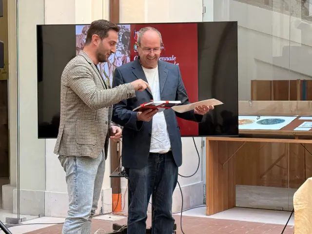 Der Haller Künstler Manfred Egger präsentiert seine Druckgrafiken international, zuletzt bei der Yerevan Print Biennial in Armenien. | Foto: Manfred Egger