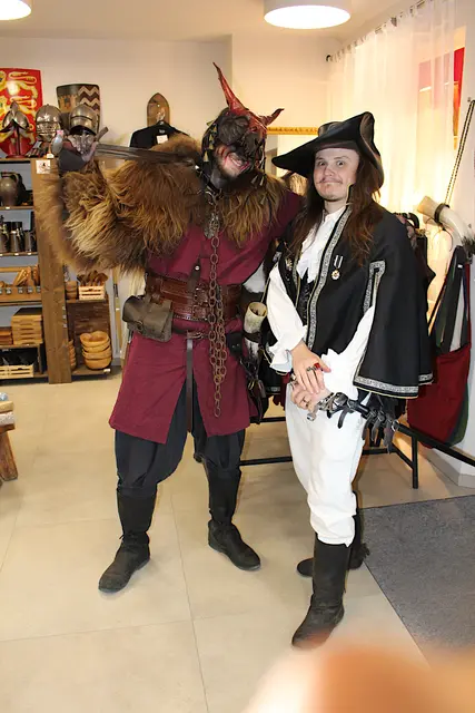 Draco und Santiago im Armatae-Shop