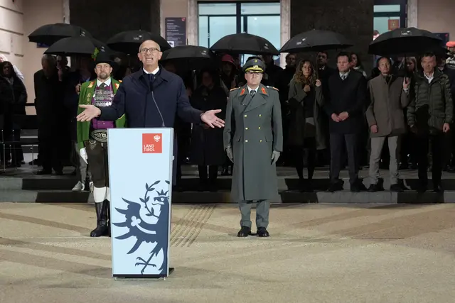 LH Anton Mattle: Vor 80 Jahren wurde die demokratische Republik Österreich wiedererrichtet. Mit ihr kamen starke Bundesländer, politische Parteien und freie Medien." | Foto: Land Tirol/Jovanovic