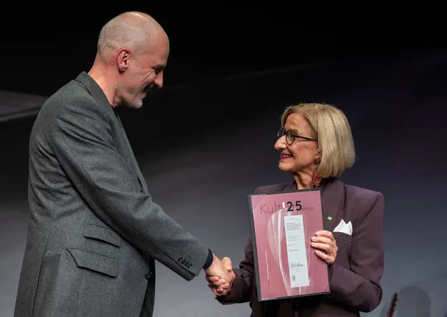 Volkmar Klien erhielt den Würdigungspreis Medienkunst. | Foto: NLK Pfeffer