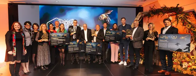 Die Gewinner der Goldenen Apis freuen sich über die Auszeichnung der Privatstiftung Kärntner Sparkasse. | Foto: Daniel Waschnig