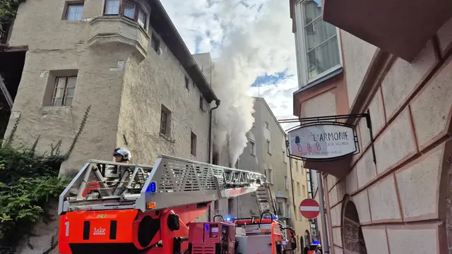 Am Samstag kam es in Hall in der Altstadt zu einem Brandgeschehen.  | Foto: ZOOM.Tirol