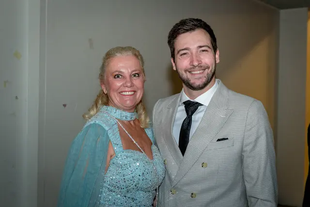 Simone Sauer, Chefin des Ballkomitees, mit Tanzprofi Mathias Kunauer.