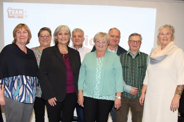 Ein starkes Team: Die Tagesleiter Heidi Gruber, Elfi Thalhofer, Edith Hirschhofer, Teamleiter Josef Lechner, Hilde Nebel, Sigi Hofschuster, Josef Großinger und Monika Grandl. | Foto: Manfred Wlasak