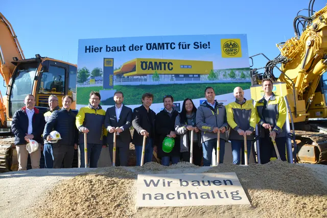 Hannes Renner, Stützpunktleiter Oberpullendorf, Jakob Pflegerl, ÖAMTC Direktor Operations für Wien, Niederösterreich und das Burgenland, Johann Heisz, Bürgermeister Oberpullendorf, Alexandra Weidl, Leiterin der ÖAMTC Bauabteilung, Oliver Krupitza, ÖAMTC Landesdirektor für Wien, Niederösterreich und das Burgenland, Jürgen Fuhrmann, ÖAMTC Stützpunktleiter Wien, Niederösterreich und das Burgenland, Thomas Kappel, stv. Stützpunktleiter Oberpullendorf.

  | Foto: Rosenberger Victoria