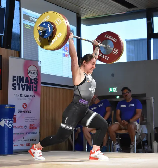 Mit vollem Einsatz und maximaler Power kämpft Victoria Steiner um jede Kilogramm auf der Plattform. | Foto: Conny Högg